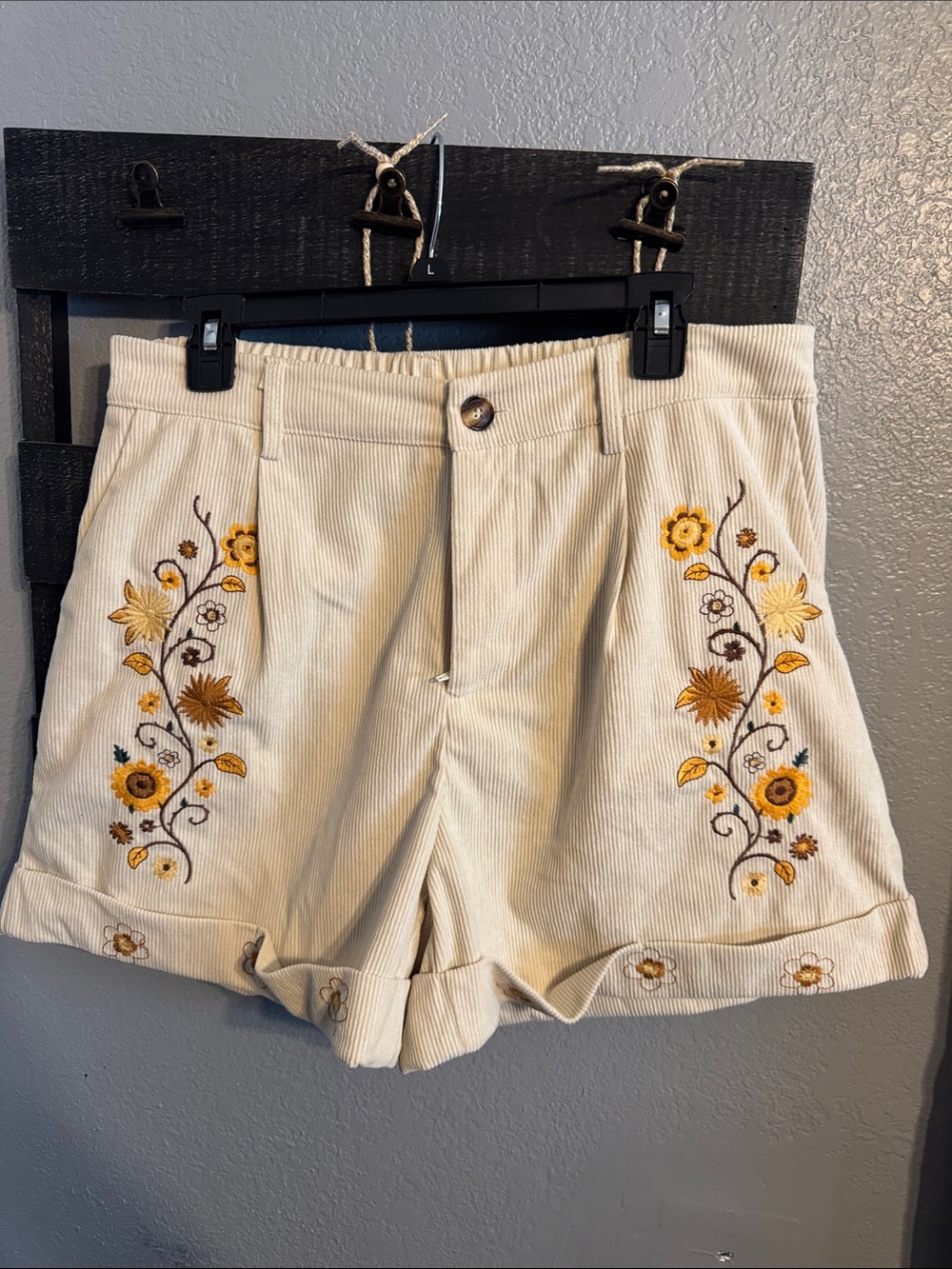 NWT Embroidered Cream Corduroy Women’s Shorts - Floral Detail